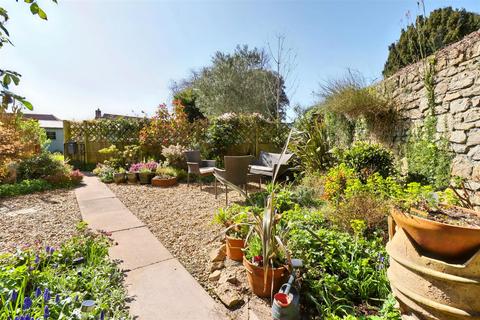 undefined, Garden flat a short distance from Clevedon Seafront