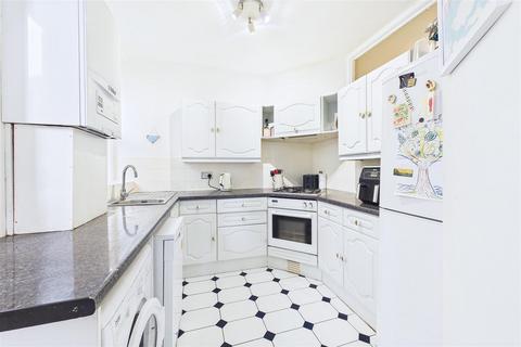 undefined, Garden flat a short distance from Clevedon Seafront