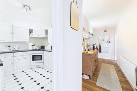 undefined, Garden flat a short distance from Clevedon Seafront