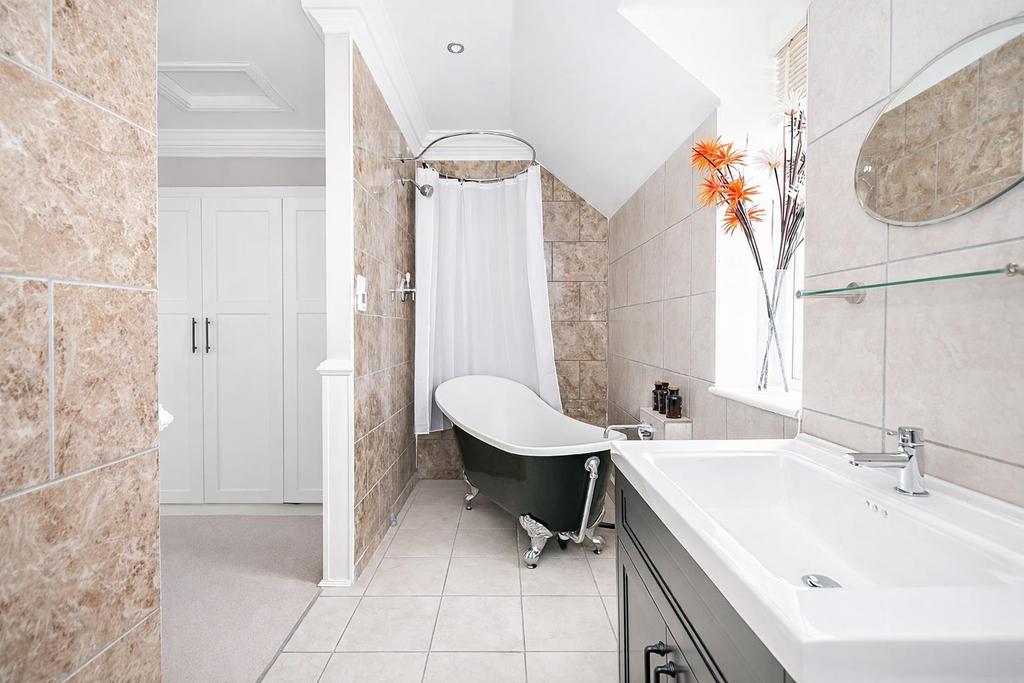 2nd bathroom .jpg