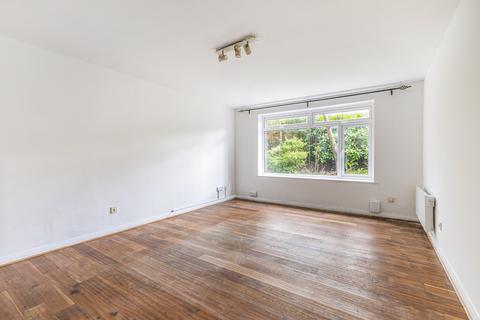 2 bedroom flat for sale, Queens Road- KINGSTON UPON THAMES