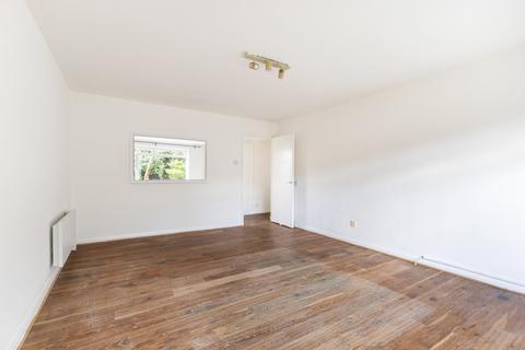 2 bedroom flat for sale, Queens Road- KINGSTON UPON THAMES
