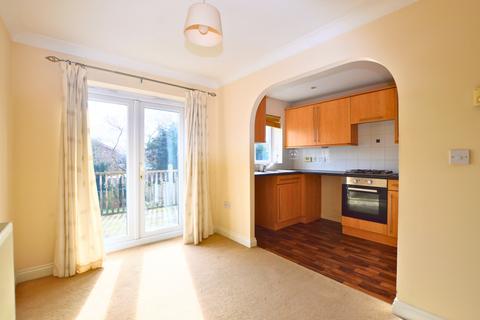 3 bedroom terraced house to rent, Kiln Avenue, Mirfield WF14