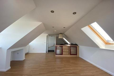 4 bedroom maisonette to rent, Market Street, Macduff, Aberdeenshire, AB44