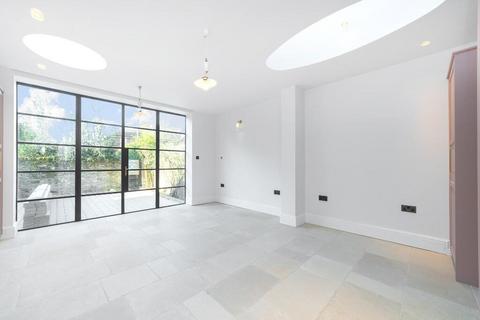 2 bedroom house to rent, Wildwood Grove, Hampstead, NW3