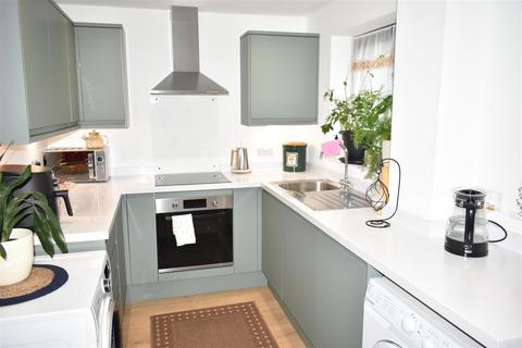 3 bedroom terraced house to rent, Kiln Close, Bristol BS15