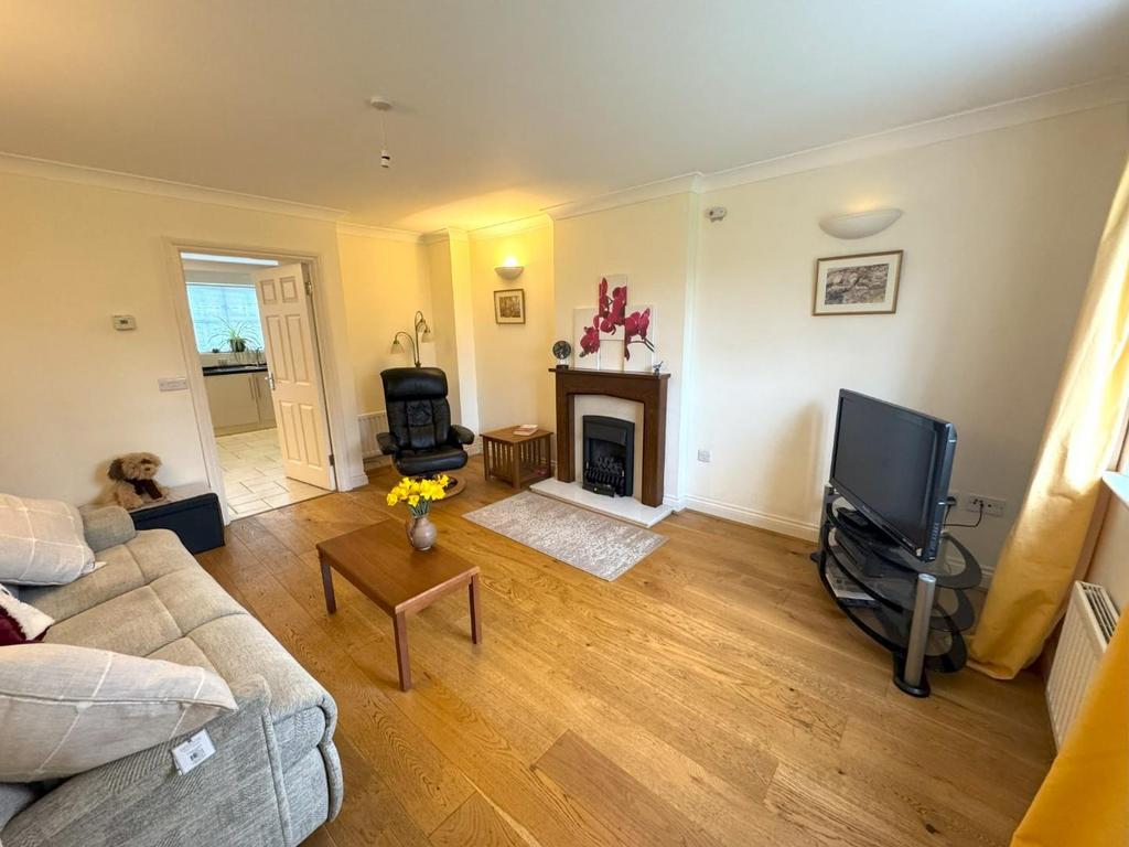 Living room pic 2.jpg