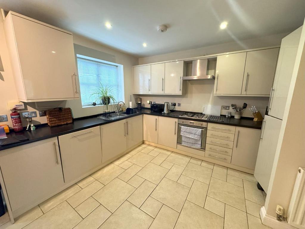 Kitchen pic 2.jpg