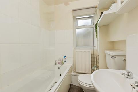 2 bedroom flat for sale, Park Road, Southborough, Tunbridge Wells