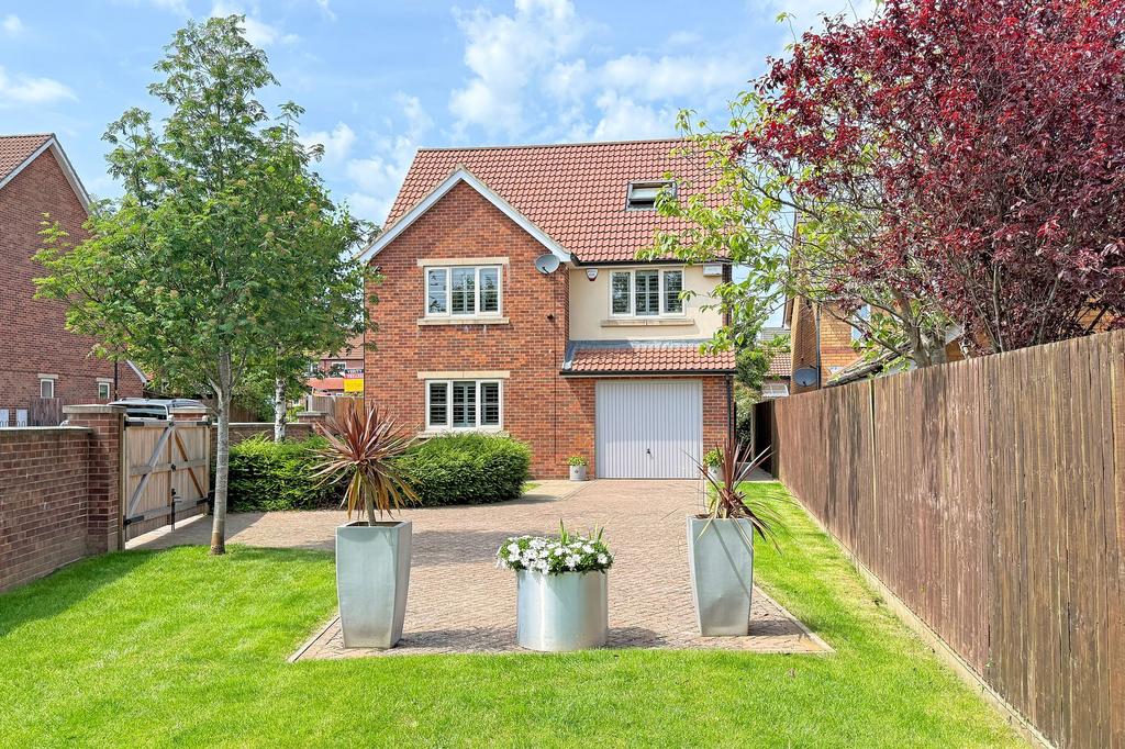 5 bedroom detached house for sale