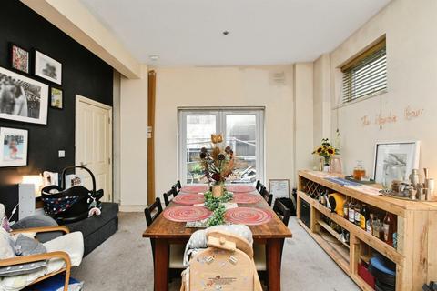 2 bedroom flat for sale, Warren Road, Brighton