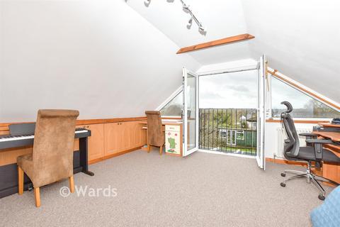 4 bedroom chalet for sale, Royston Road, Maidstone ME15