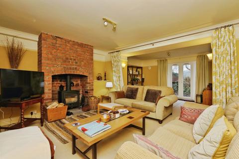 4 bedroom character property for sale, High Street, Whitwell, Worksop