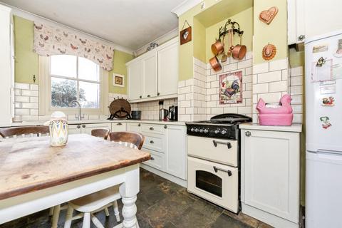 2 bedroom end of terrace house for sale, Rectory Road, Grays