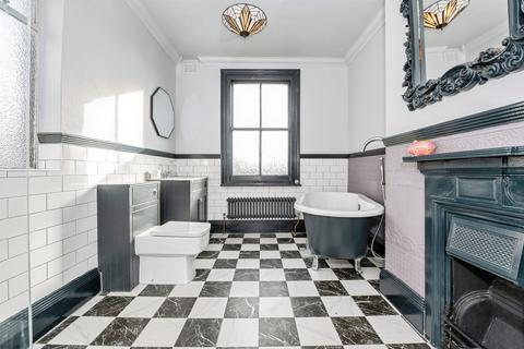 2 bedroom end of terrace house for sale, Rectory Road, Grays