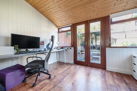 4 bedroom semi-detached house for sale, Brodie Road, Enfield