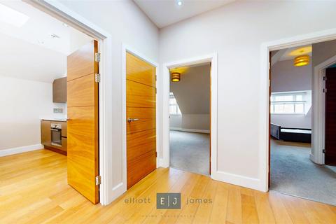 2 bedroom apartment to rent, Manor Road, Chigwell IG7