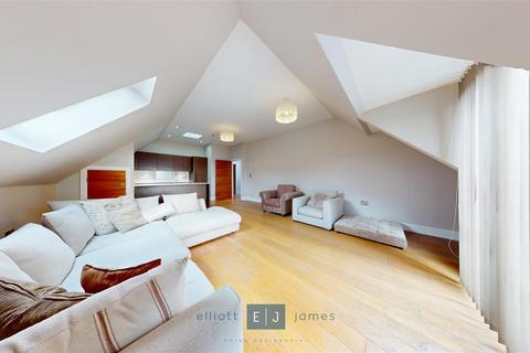 2 bedroom apartment to rent, Manor Road, Chigwell IG7