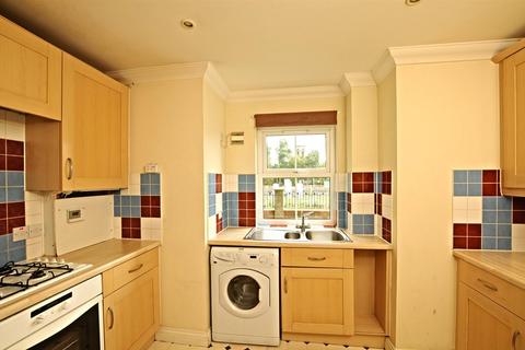 3 bedroom flat to rent, Venneit Close, Roger Dudman Way, Oxford