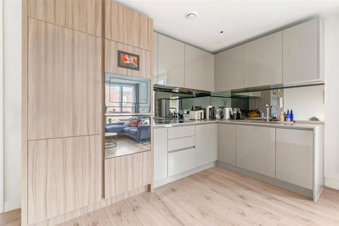 2 bedroom apartment for sale, High Street, London N8