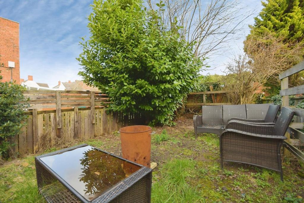 REAR GARDEN 03.jpg