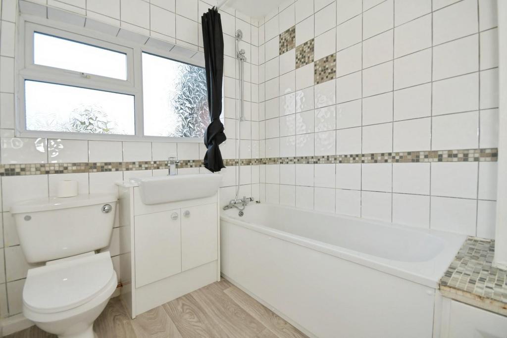 BATHROOM 01.jpg