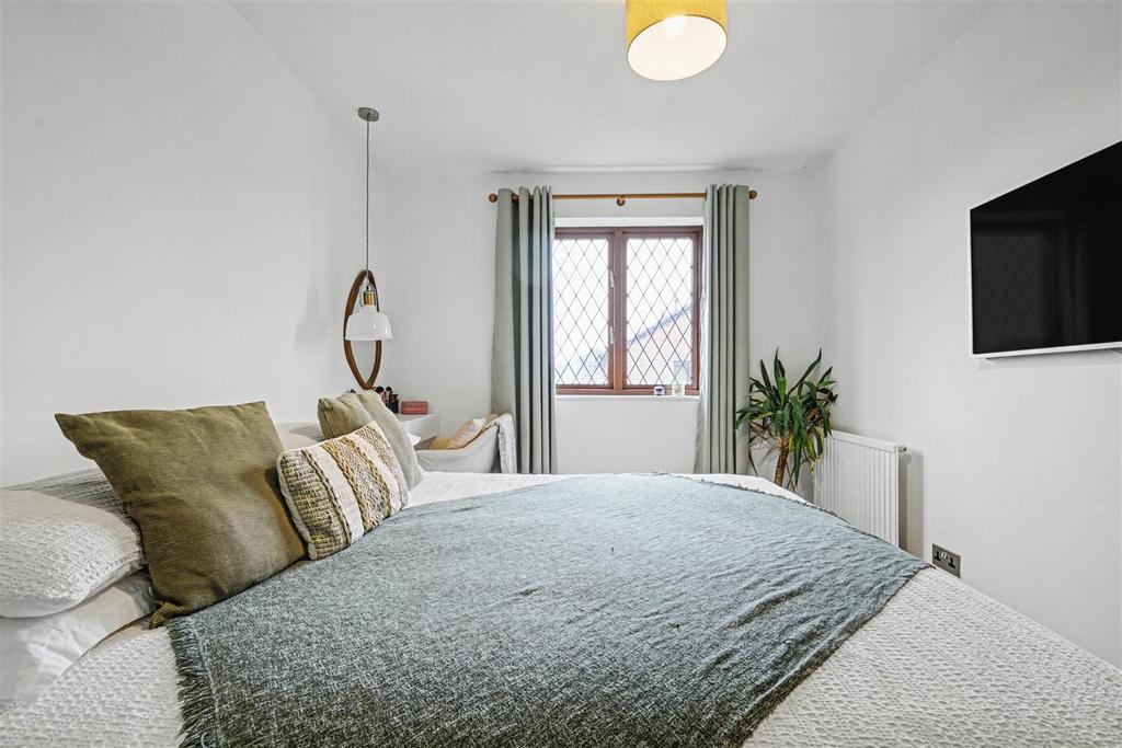 Bedroom 1 2.jpeg