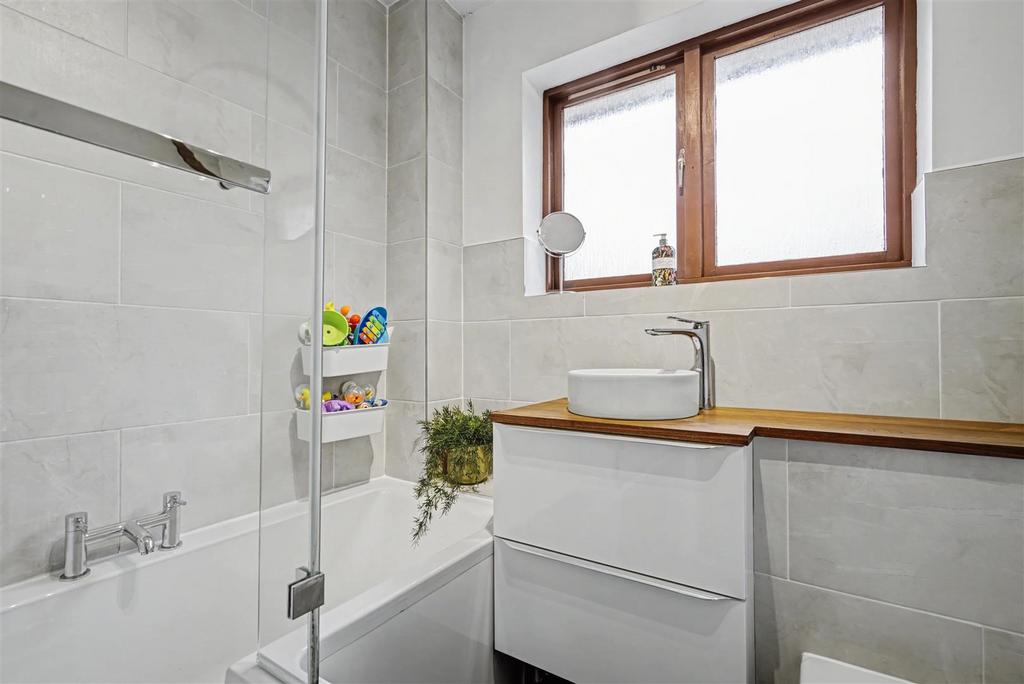 Bathroom 1 1.jpeg