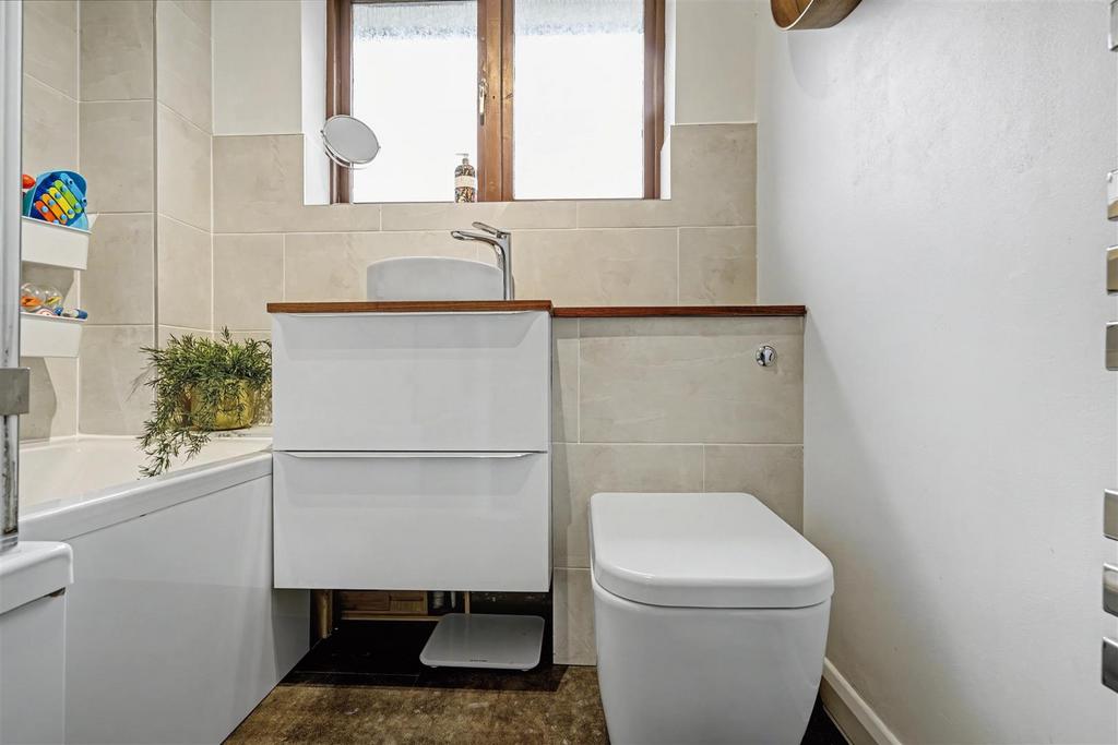 Bathroom 1 2.jpeg