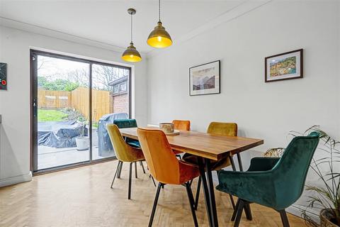 3 bedroom semi-detached house for sale, Courtney Close, Nottingham