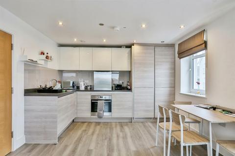 2 bedroom flat for sale, Adams Close, Poole