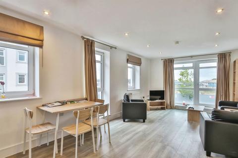 2 bedroom flat for sale, Adams Close, Poole