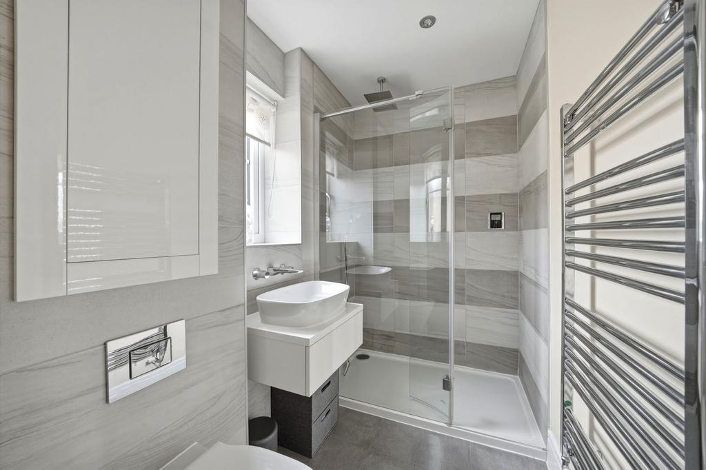 Bedroom one en suite