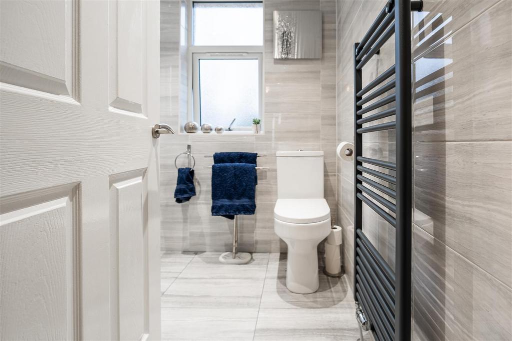 V2.bathroom.jpg