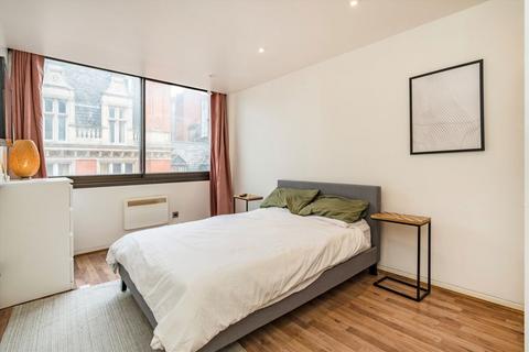 2 bedroom flat for sale, Gilbert Street, London W1K