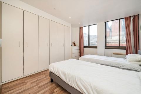 2 bedroom flat for sale, Gilbert Street, London W1K