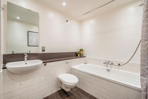 2 bedroom flat for sale, Gilbert Street, London W1K