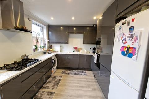 3 bedroom end of terrace house for sale, Prestwick Road, Watford