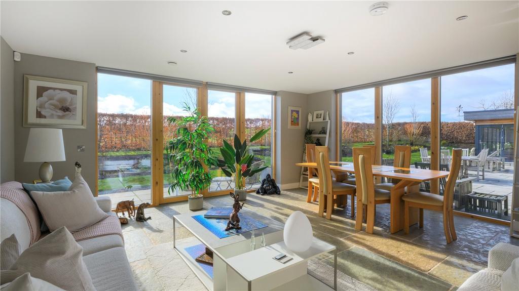 Sitting/Dining Room