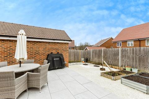 3 bedroom detached house for sale, Flint Street, Faygate, Horsham