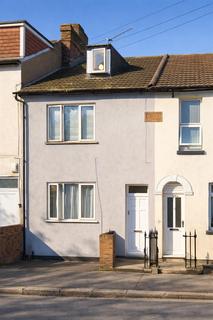 Studio to rent, Luton Road, Chatham