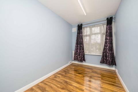 2 bedroom flat to rent, Richmond Road, Kingston Upon Thames KT2