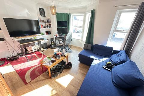 1 bedroom flat to rent, Houghton Road, Dunstable, Bedfordshire, LU5 5AA