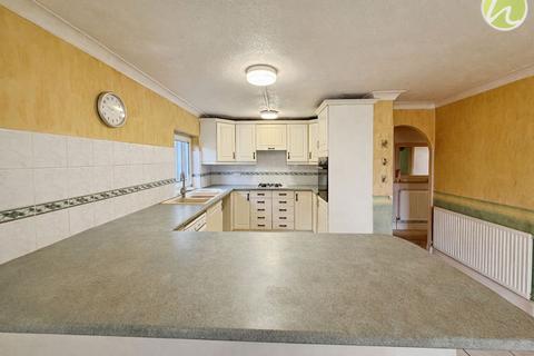 undefined, Giffords Cross Avenue, Corringham, SS17