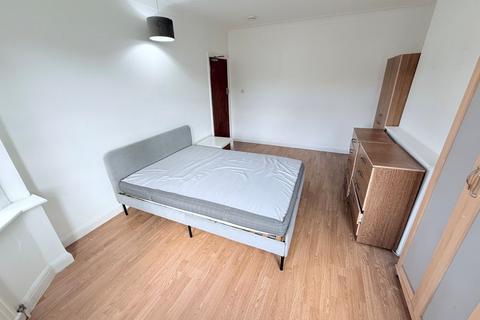 House share to rent, Connaught Gardens, Palmers Green