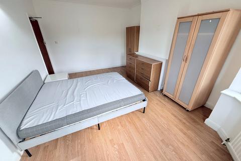House share to rent, Connaught Gardens, Palmers Green