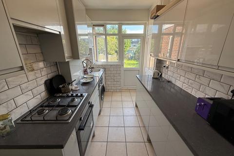 House share to rent, Connaught Gardens, Palmers Green