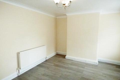 2 bedroom end of terrace house for sale, Henley Terrace, Leeds LS13