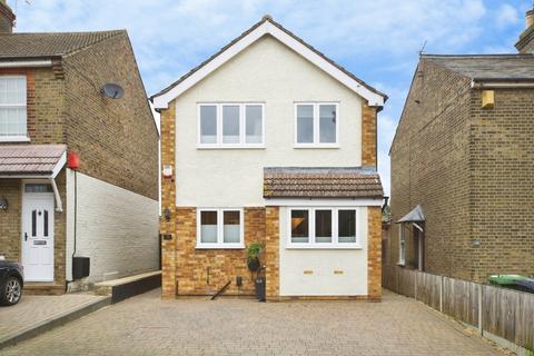 3 bedroom detached house for sale, Cromwell Avenue, Cheshunt, Waltham Cross, Hertfordshire, EN7