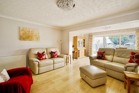 3 bedroom detached house for sale, Cromwell Avenue, Cheshunt, Waltham Cross, Hertfordshire, EN7